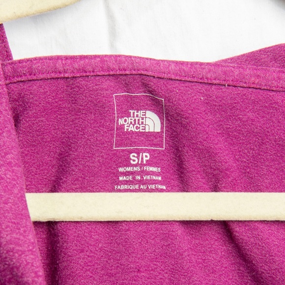 SOLD ❌ North face Fushia/purple workout top with short sleeves - Picture 4 of 5
